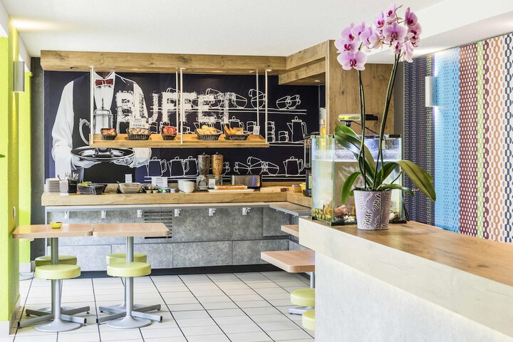 Breakfast/Coffee Service 42 of 62