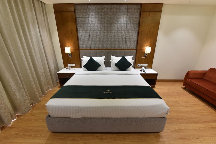 Room 11 of 37