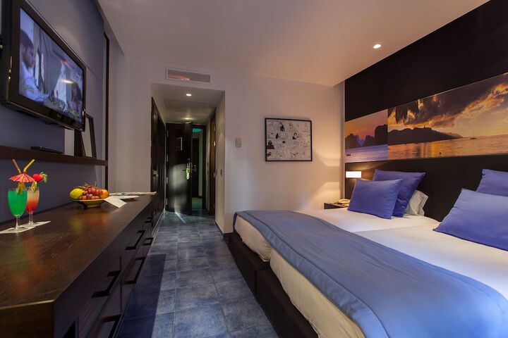 Room 4 of 37