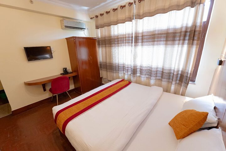 Room 27 of 61