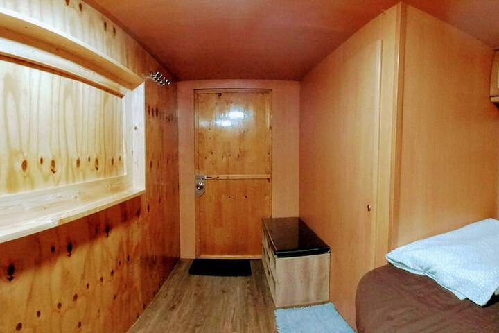 Room 2 of 6