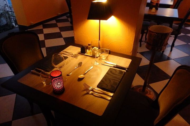 Dining 36 of 50