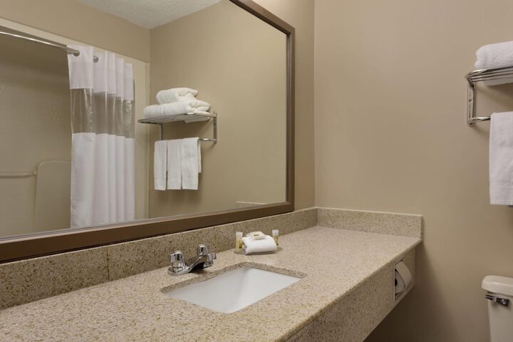 Room 14 of 16