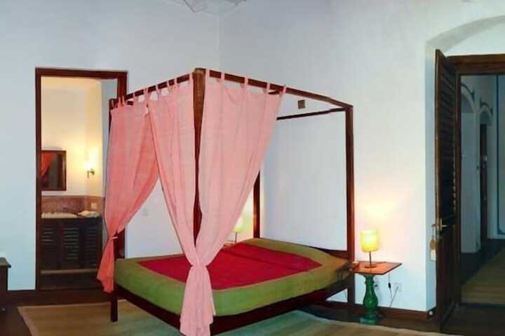 Room 5 of 33