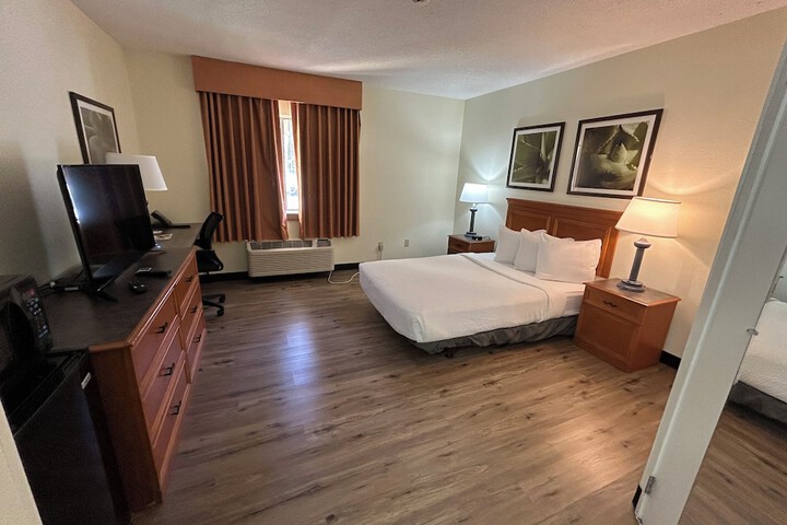 Deluxe 2 Double Beds (2 of 13)