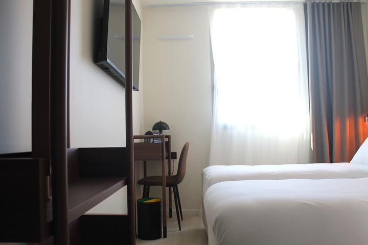 Room 6 of 30