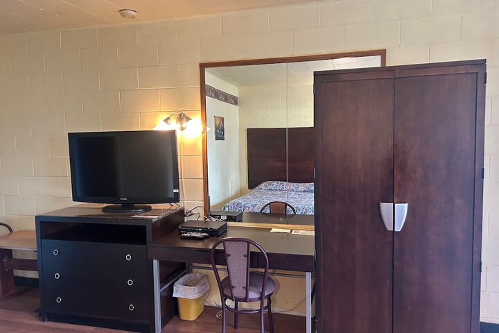 Room 17 of 40