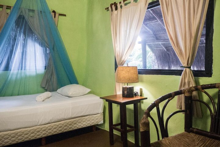 Room 4 of 32