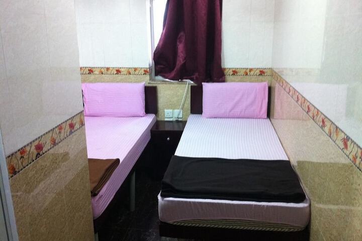 Room 9 of 48
