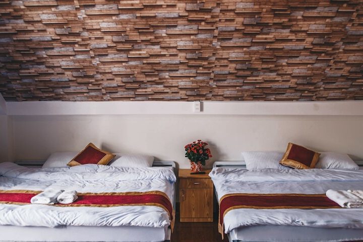 Room 4 of 34