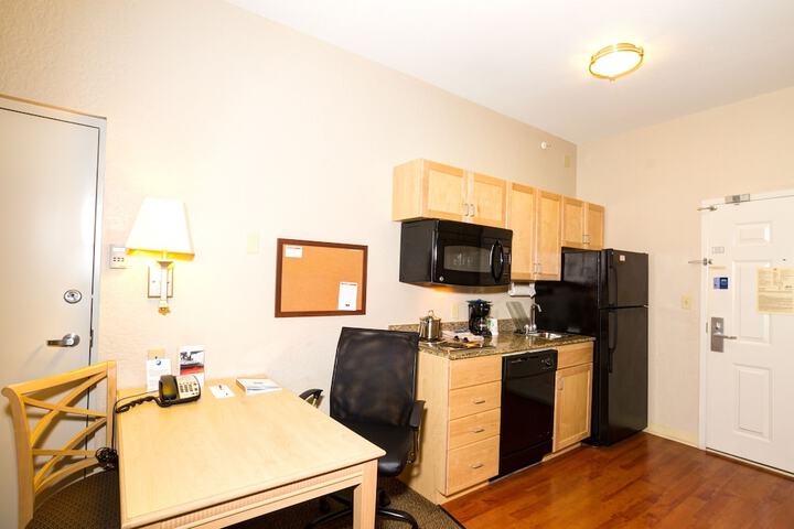 1 Queen Bed Studio Suite (6 of 19)