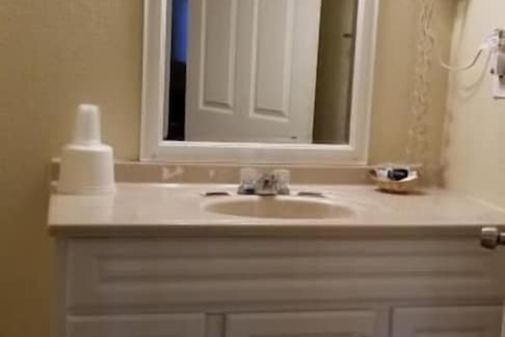 Room 16 of 30