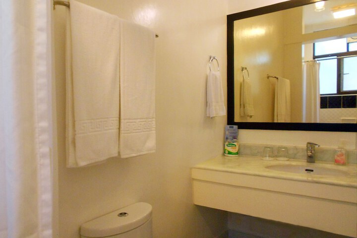 Room 34 of 80