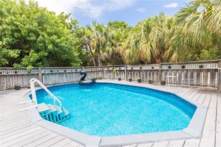 Pool 17 of 29