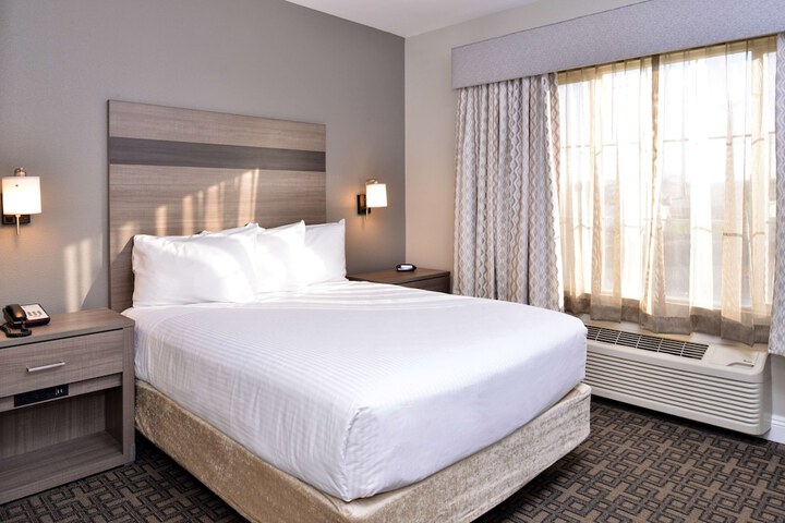 1 Queen Bed Second Floor Sofa Bed Sitting Area Work Desk WiFi Full Breakfast (7 of 19)