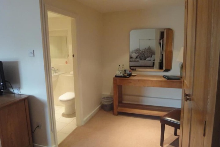 Room 9 of 17