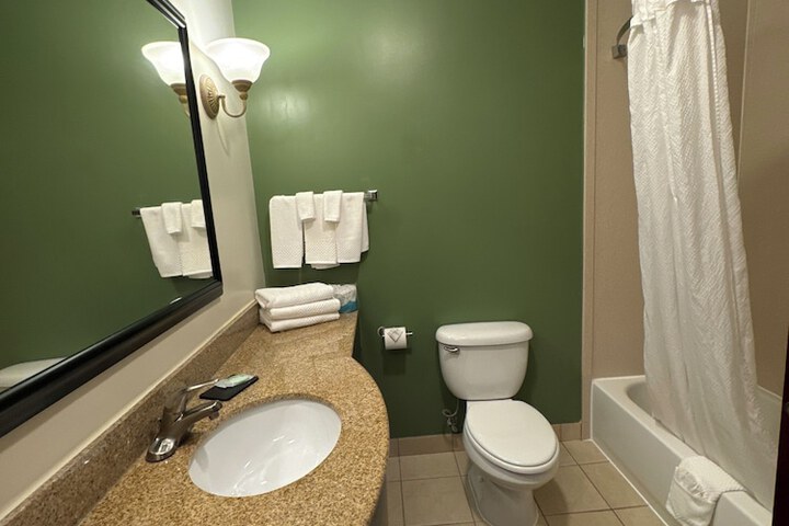 Room 33 of 41