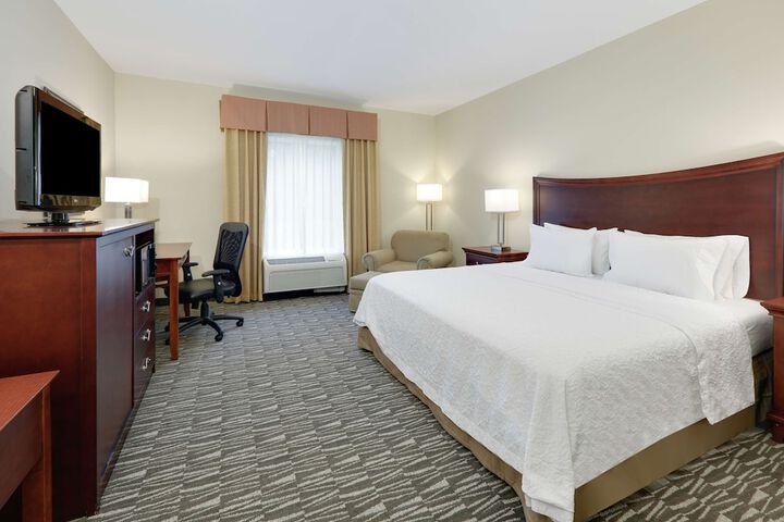 1 King Bed (4 of 16)