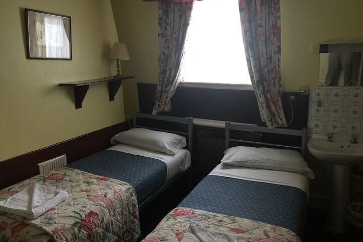 Room 8 of 60