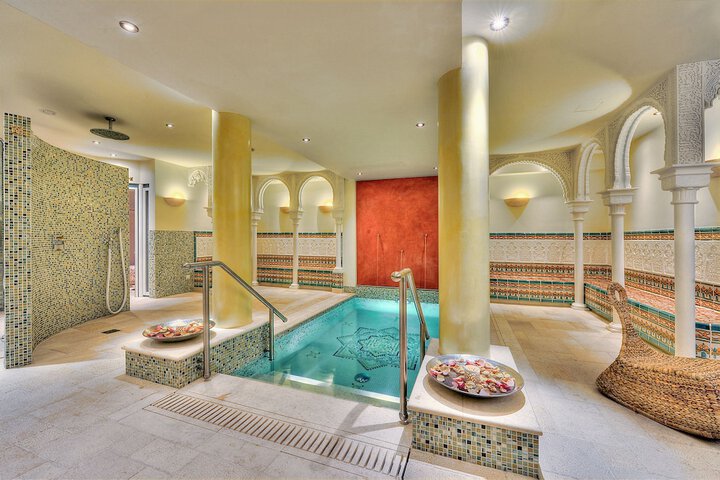 Hotel Pool