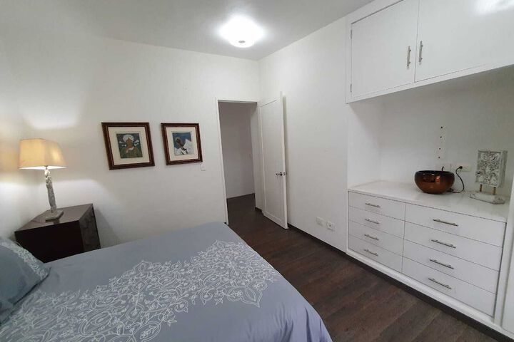Room 5 of 16