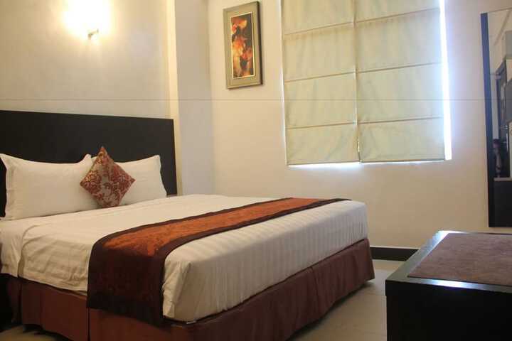 Room 16 of 32