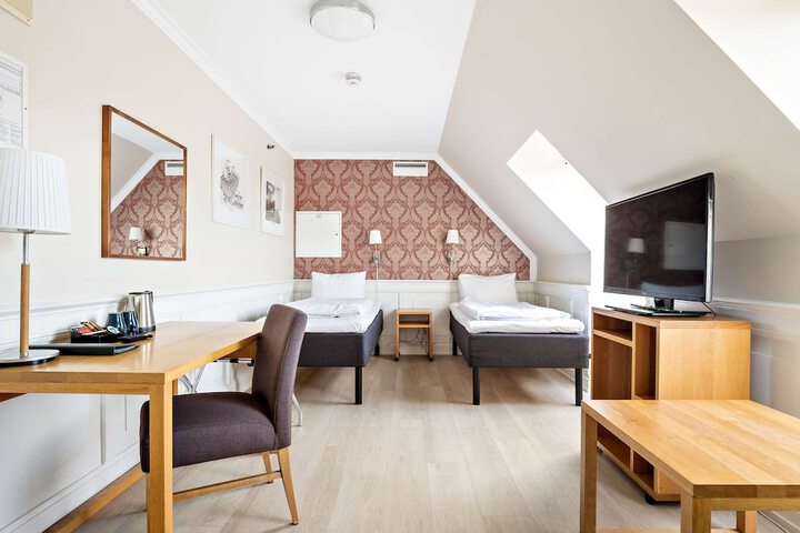 Room 27 of 62