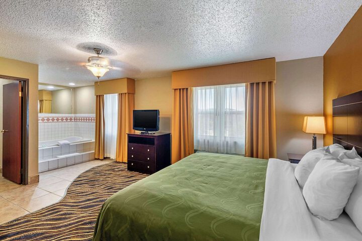 Suite 2 Queen Beds (11 of 26)