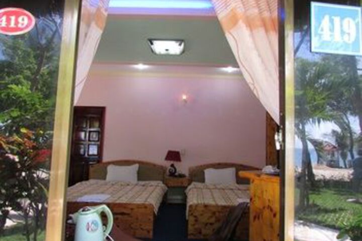 Room 9 of 25