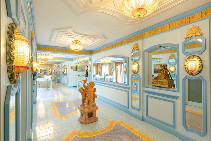 Entrance & Lobby