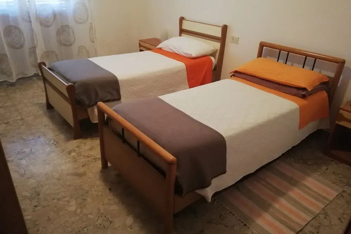 Room 3 of 12