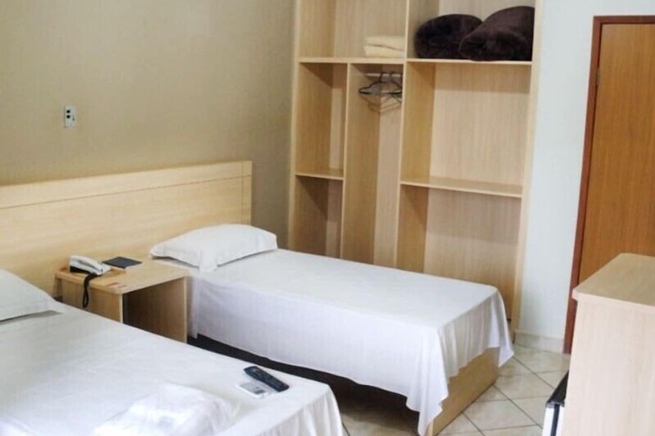 Room 10 of 27