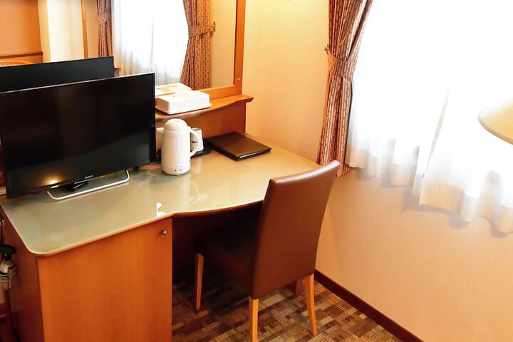 Room 6 of 37