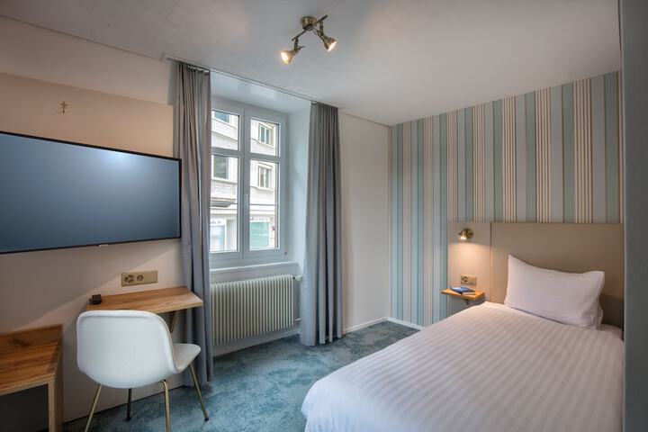 Room 6 of 29
