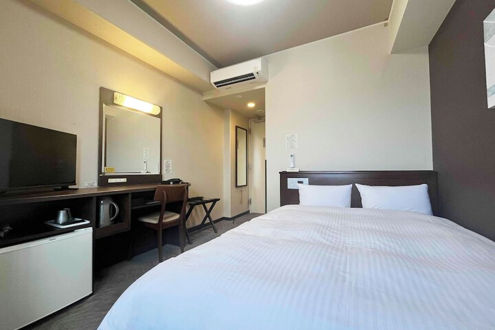 Room 7 of 37