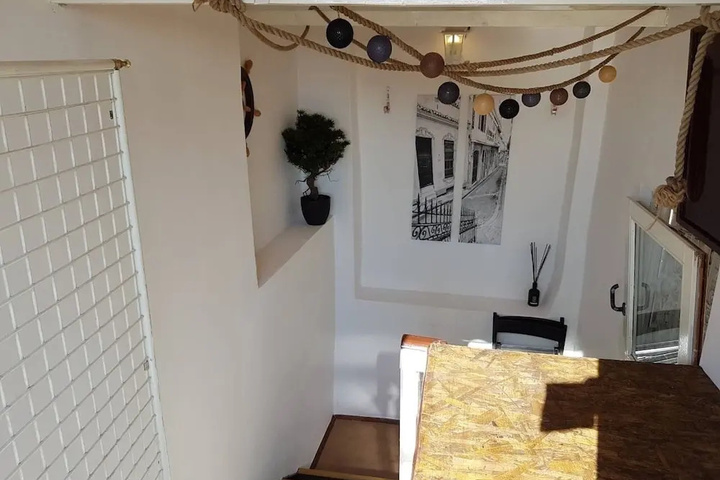 Room 12 of 19