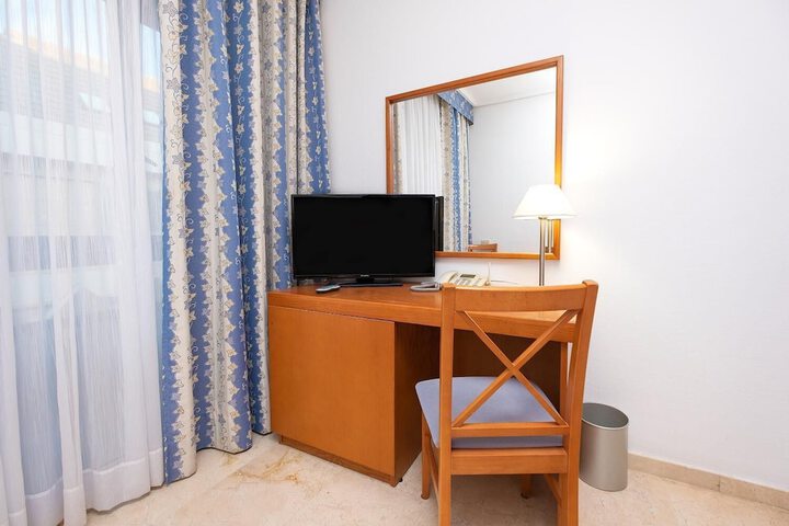Room 5 of 37