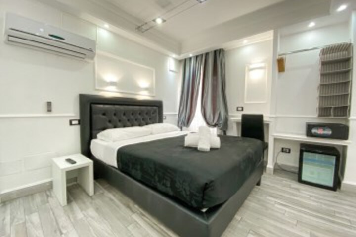 Room 32 of 82
