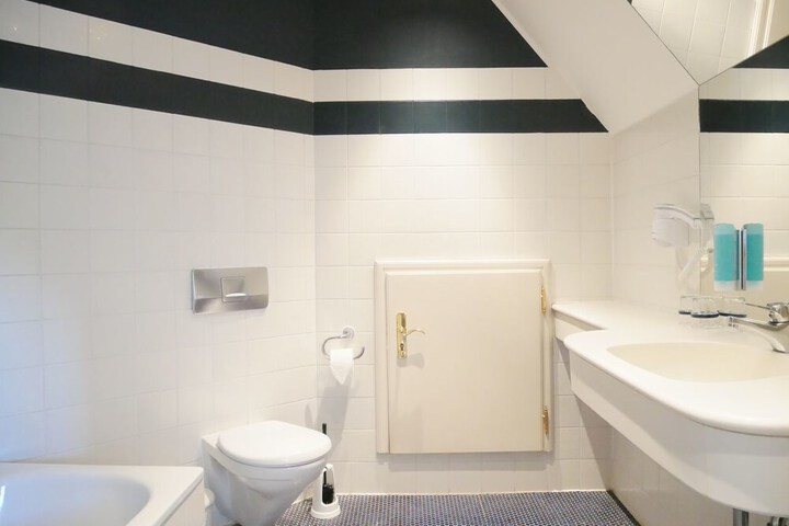 Room 21 of 35