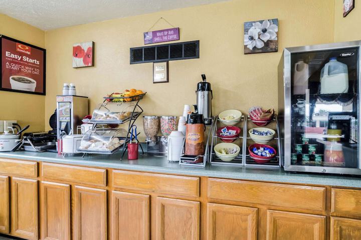 Breakfast/Coffee Service 20 of 26