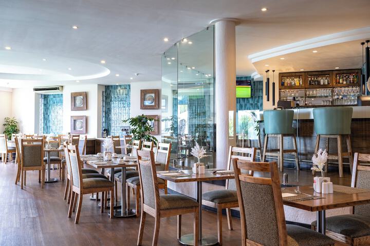 Dining 40 of 67