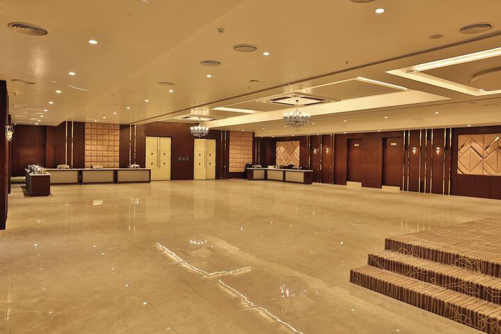Ballroom/Hall 44 of 53