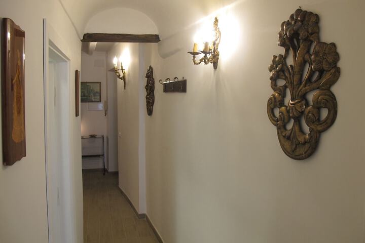 Room 102 of 142