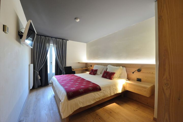 Room 3 of 34