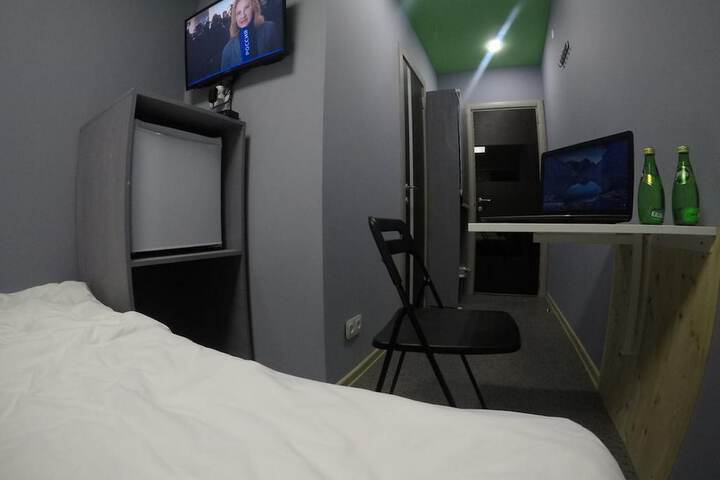 Room 2 of 11