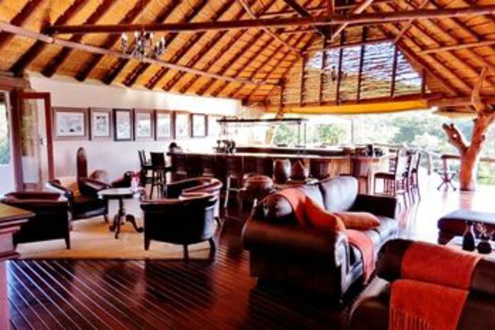 Lounge 42 of 118