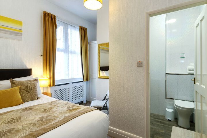 Room 4 of 49