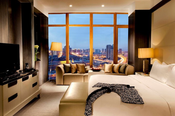Room 16 of 65
