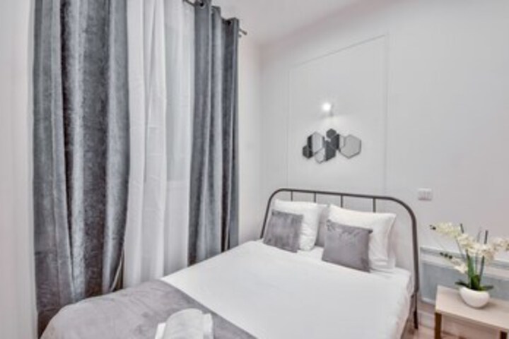 Room 15 of 19