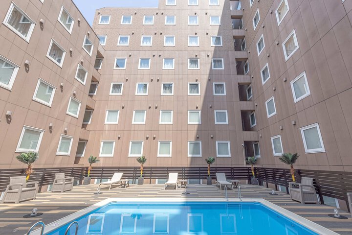 Pools & Facilities